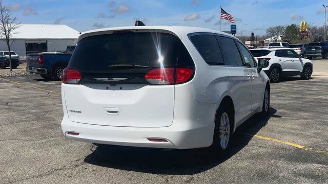 Used 2022 Chrysler Voyager LX FWD image 8