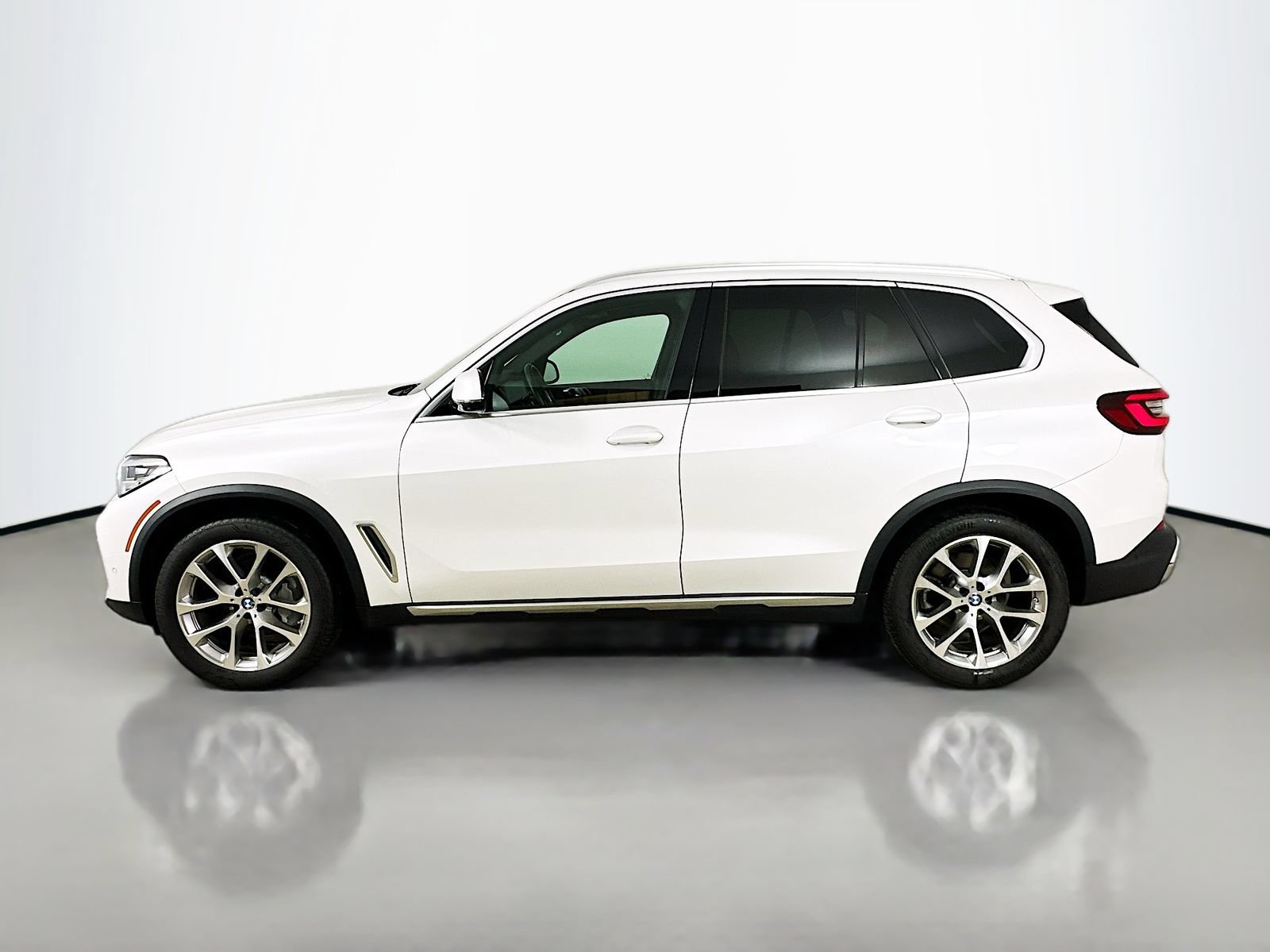 Used 2023 BMW X5 xDrive40i w/ Parking Assistance Package AWD/4WD image 8