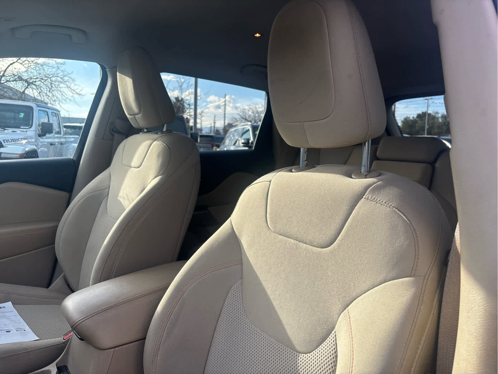 Used 2019 Jeep Cherokee Latitude w/ Cold Weather Group image 10