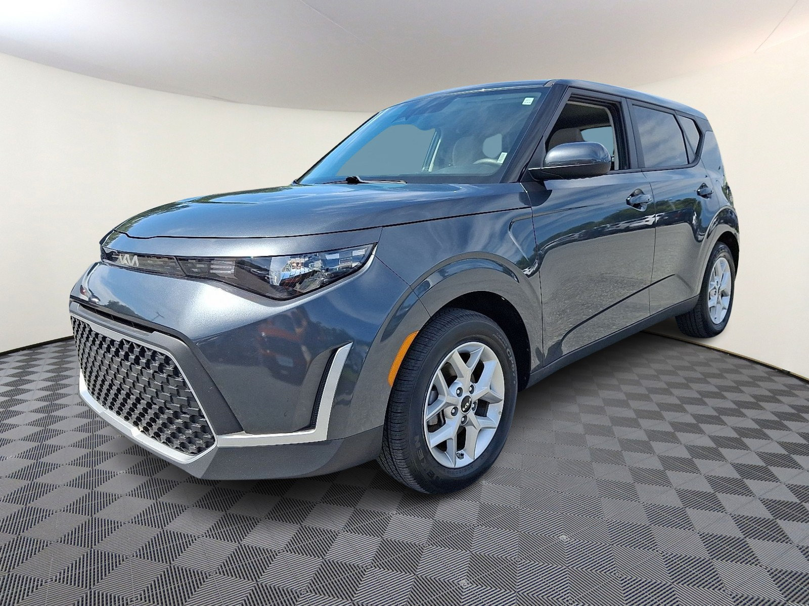 Certified 2025 Kia Soul LX w/ LX Technology Package FWD image 3