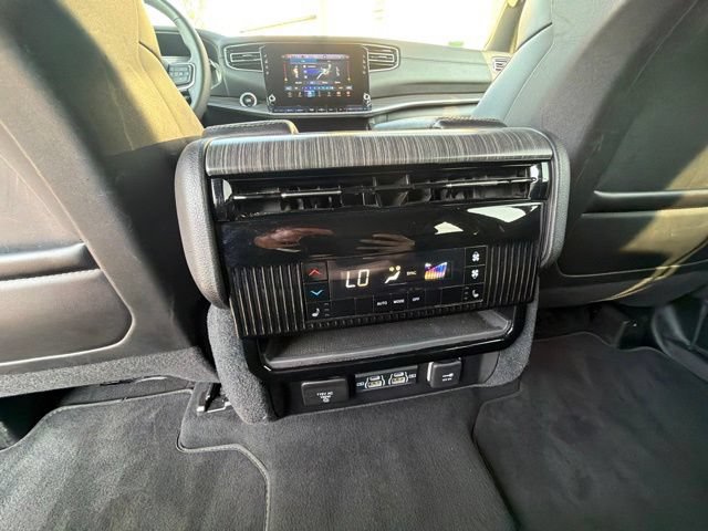 Used 2024 Jeep Wagoneer L Series II w/ Flexible Seating Group AWD/4WD image 16