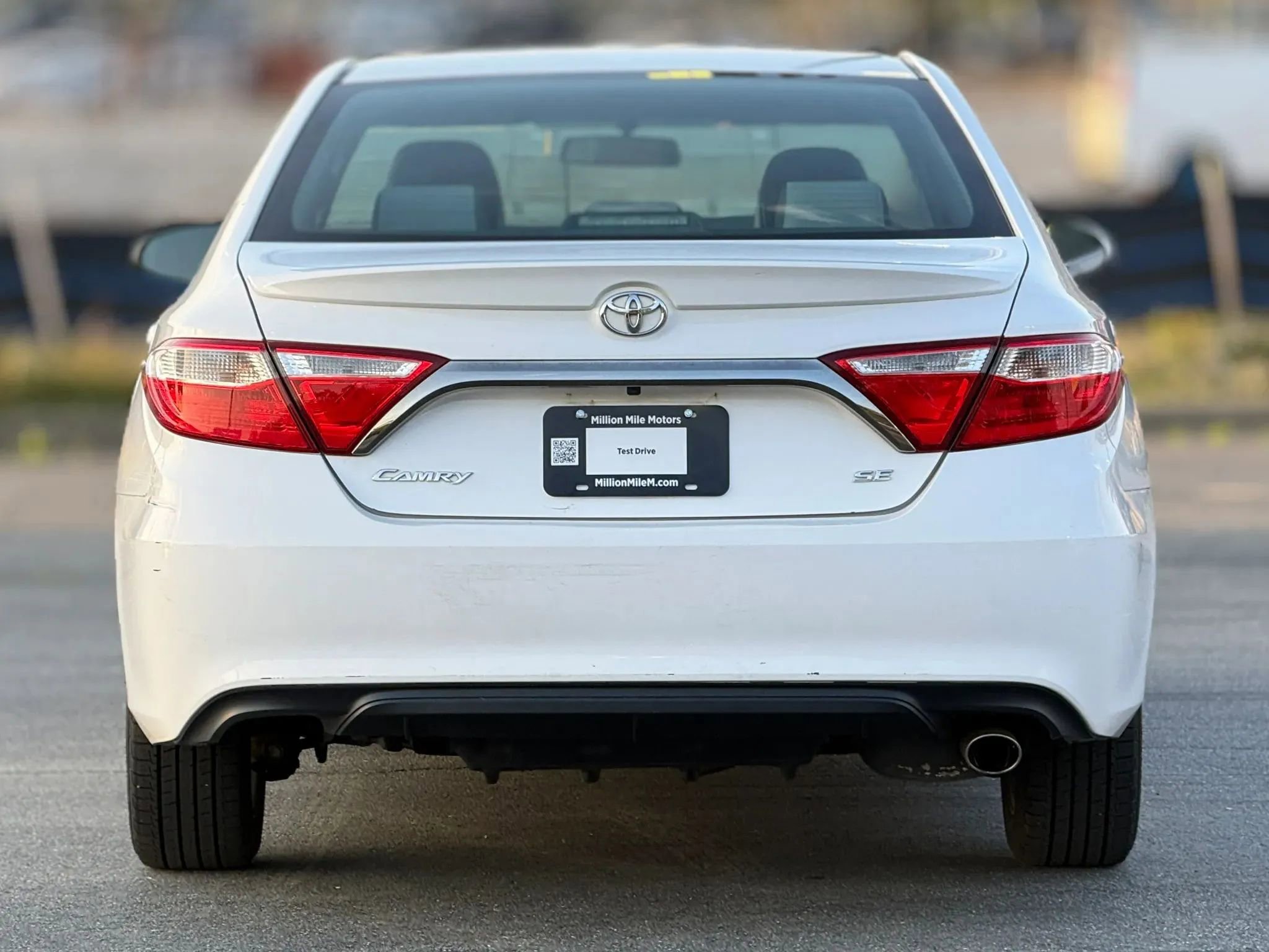 Used 2016 Toyota Camry SE image 4