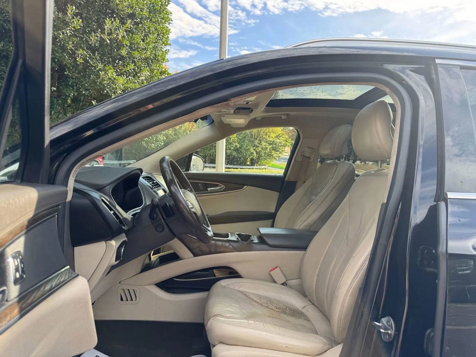 Used 2018 Lincoln MKX Reserve w/ Lincoln MKX Climate Package FWD image 10