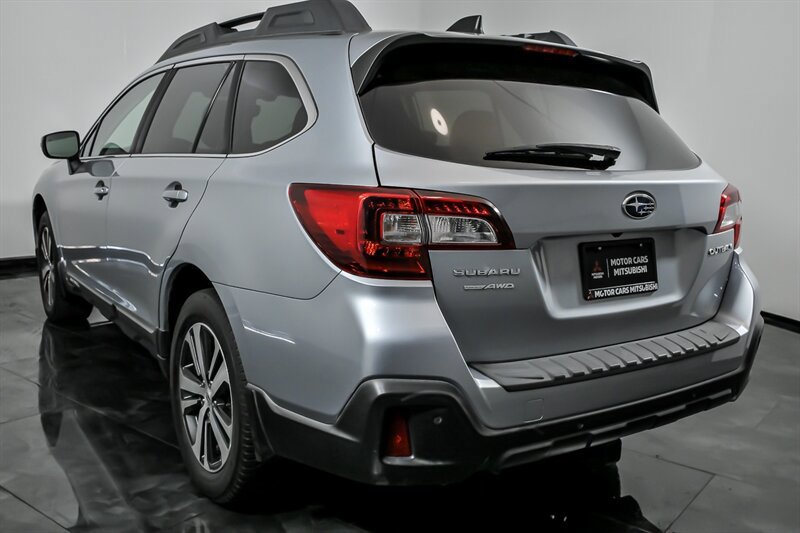 Used 2018 Subaru Outback 2.5i Limited AWD/4WD image 8