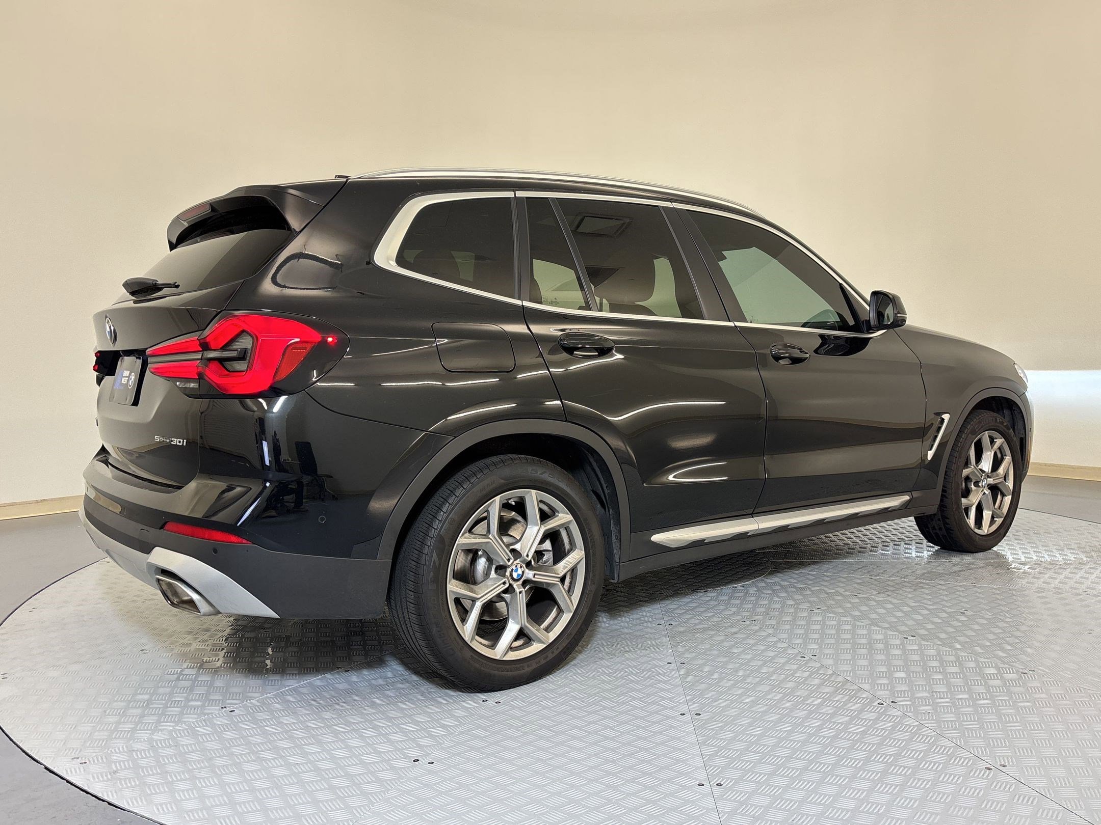 Certified 2024 BMW X3 sDrive30i w/ Premium Package image 9