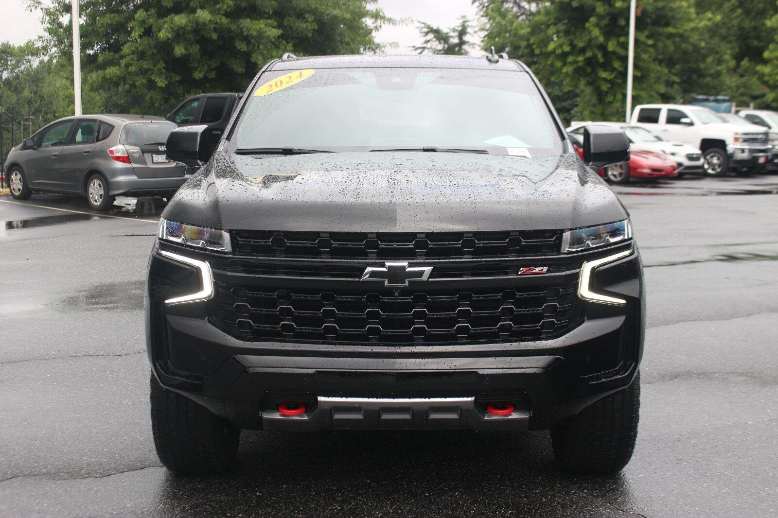 Used 2024 Chevrolet Tahoe Z71 w/ Luxury Package AWD/4WD image 2