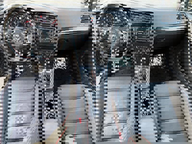 Used 2017 Volkswagen GTI SE image 28