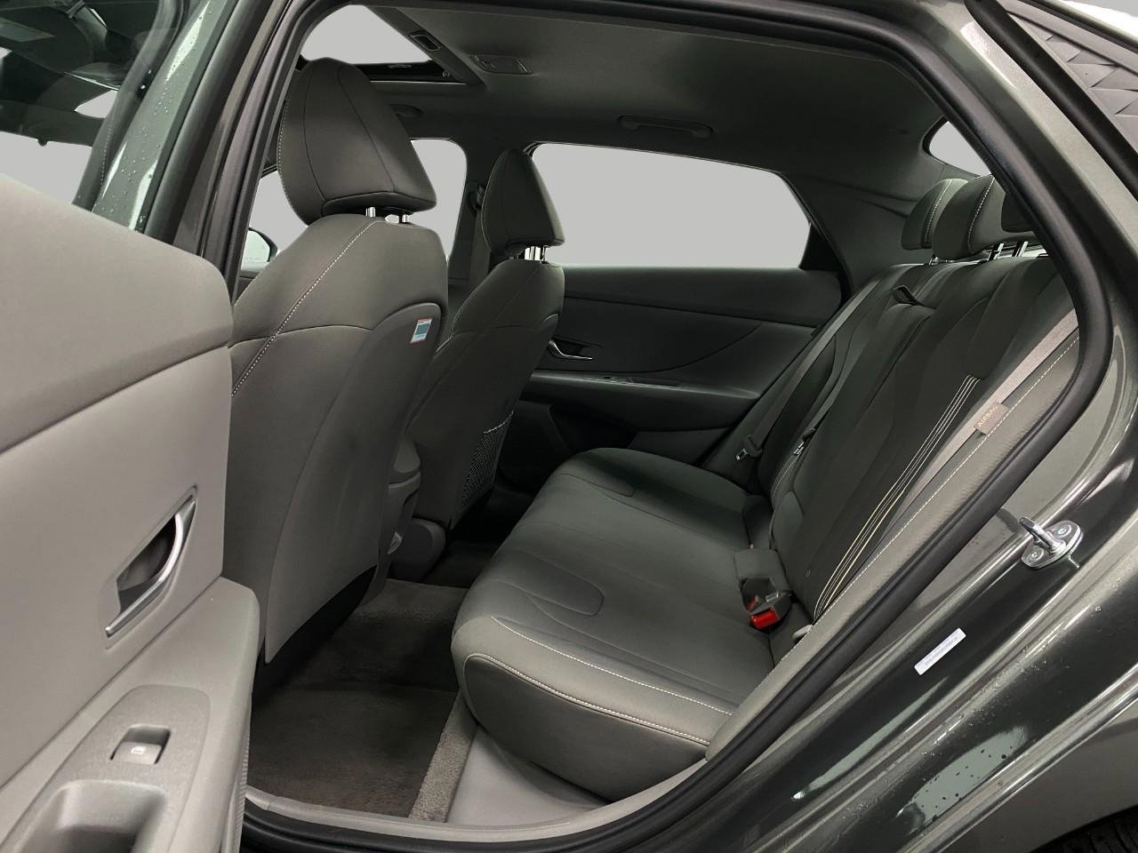 Certified 2025 Hyundai Elantra SEL image 29