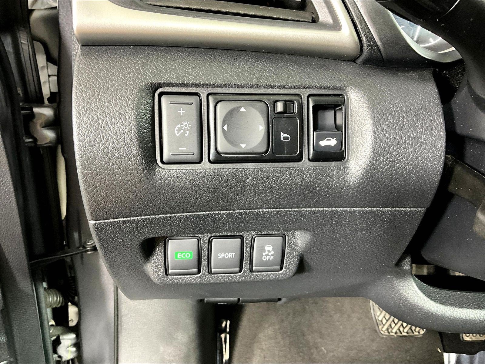 Used 2017 Nissan Sentra SR w/ Driver's Assist Package FWD image 36