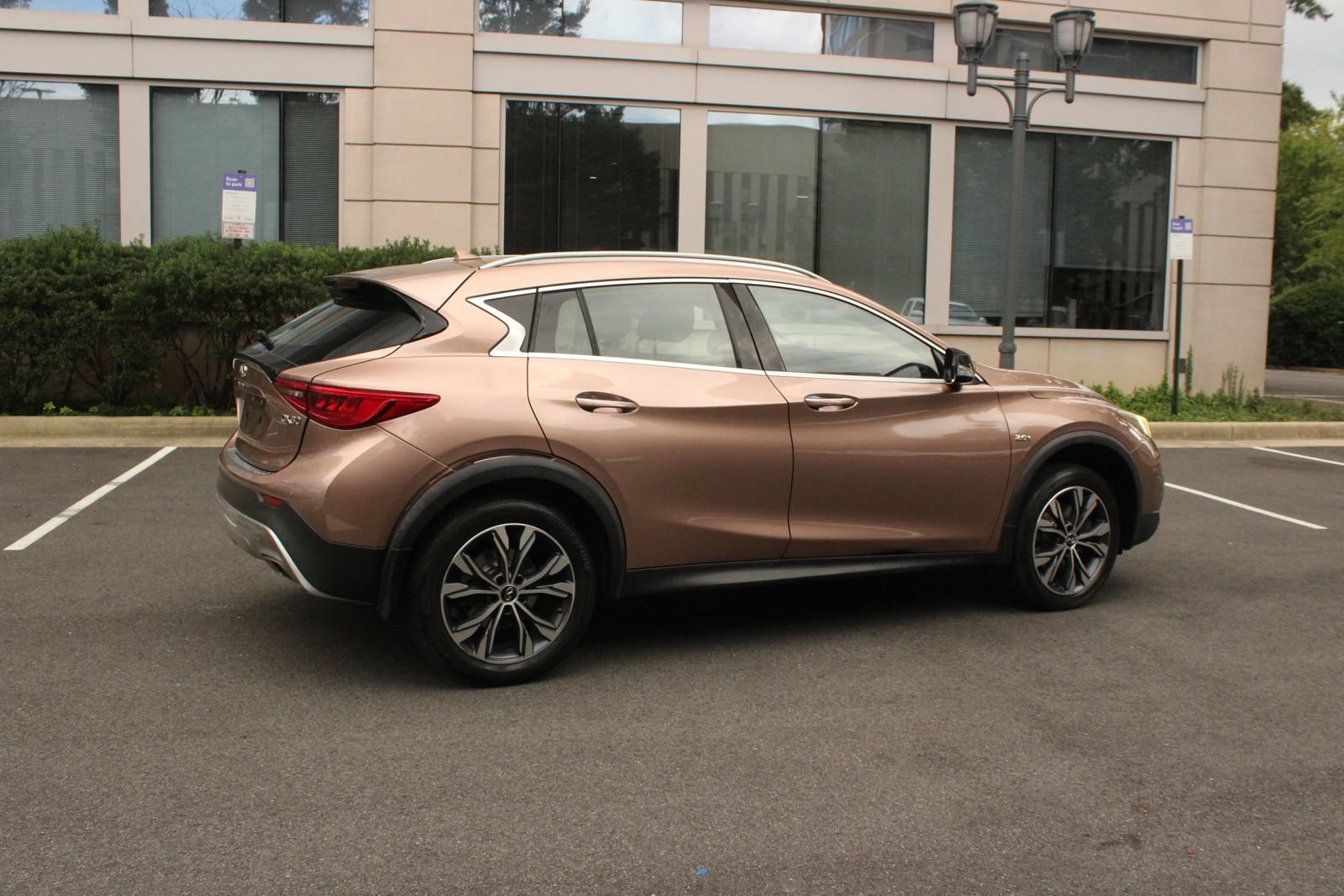 Used 2018 INFINITI QX30 Premium AWD/4WD image 7