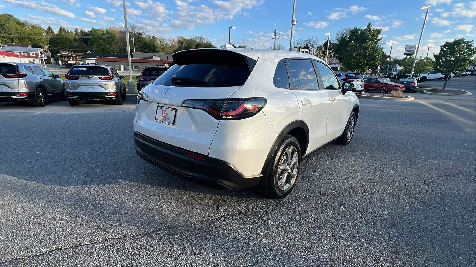 New 2027 Honda HR-V LX image 4