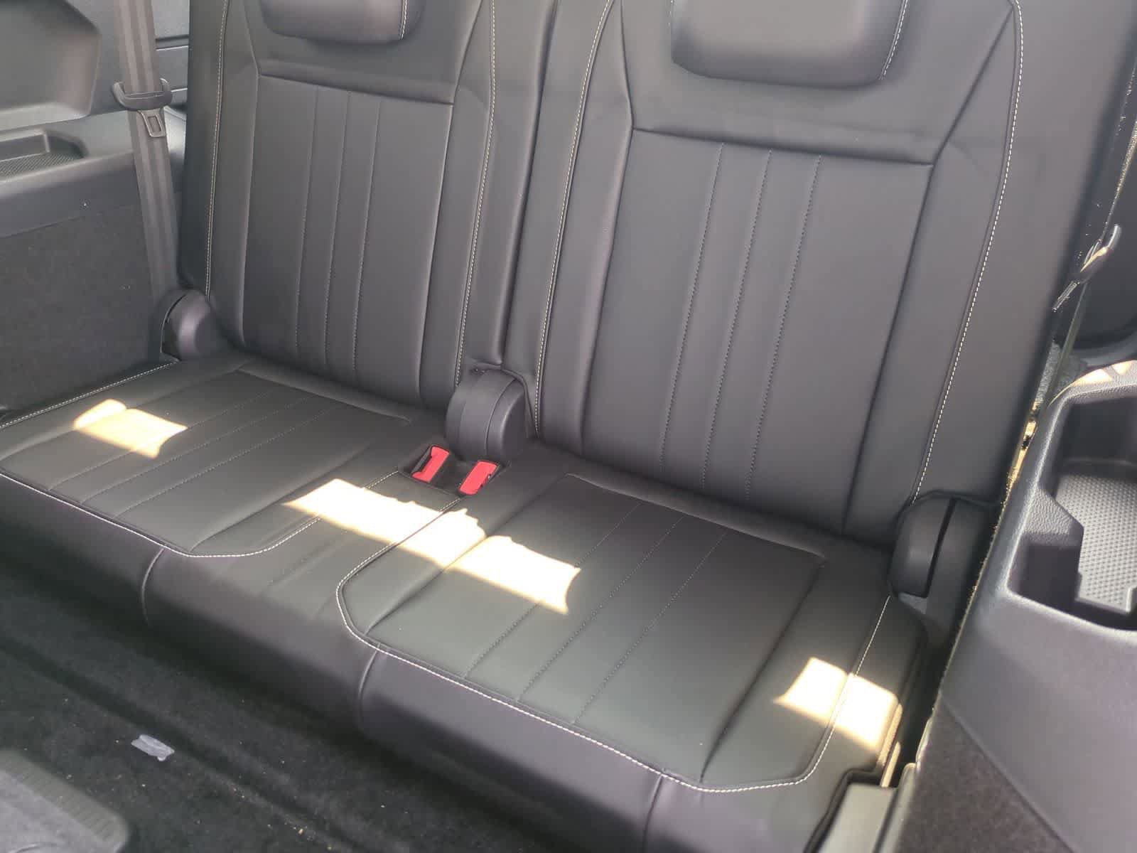 Used 2022 Volkswagen Tiguan SE FWD image 33