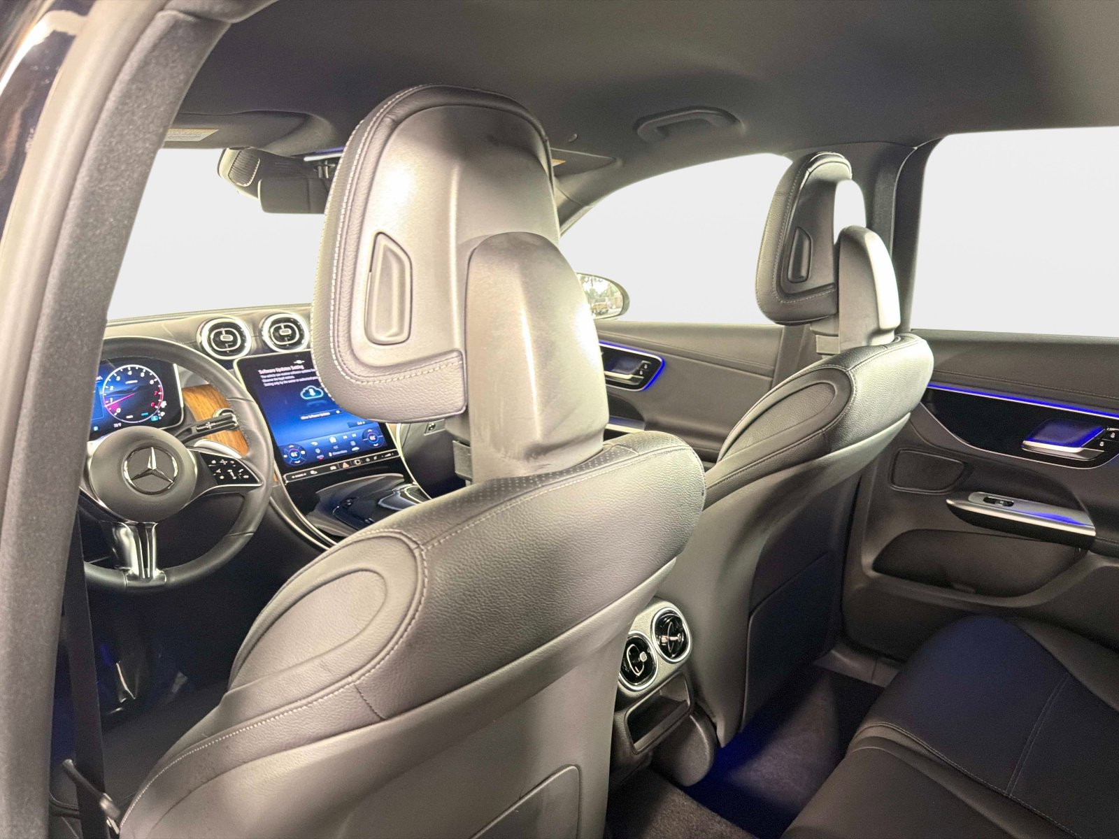 Used 2025 Mercedes-Benz GLC 300 4MATIC image 33