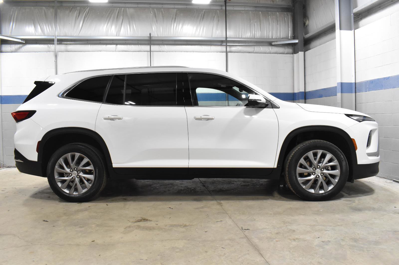 Used 2025 Buick Enclave Preferred image 32