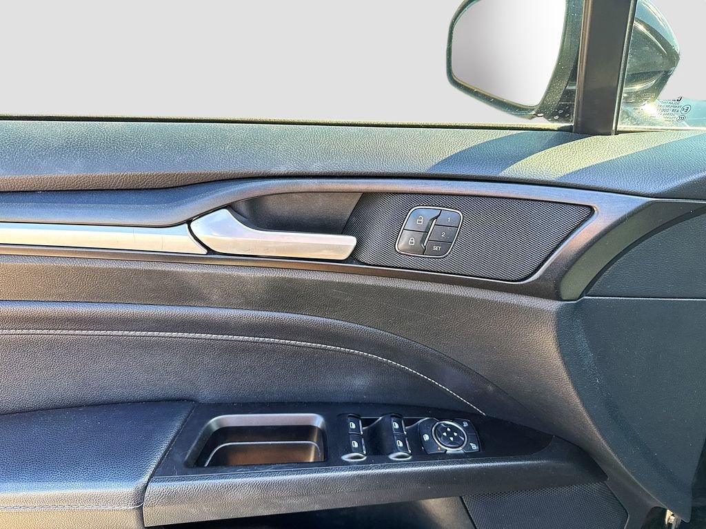 Used 2019 Ford Fusion Titanium AWD/4WD image 9