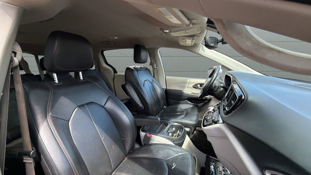 Used 2019 Chrysler Pacifica Touring-L FWD image 25
