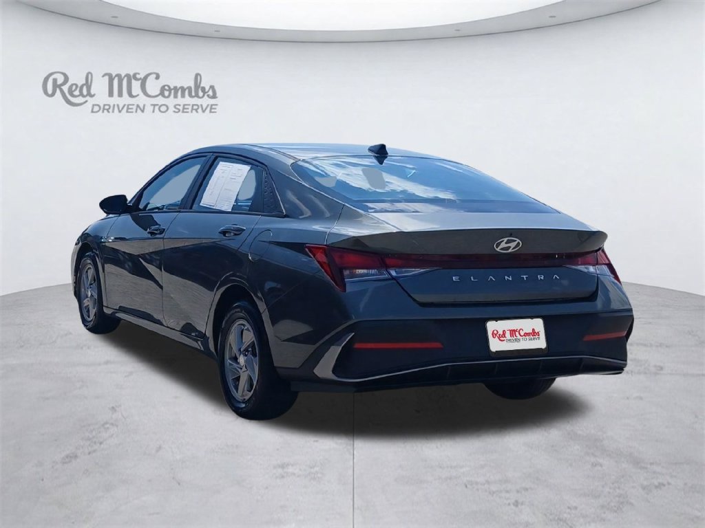 Used 2024 Hyundai Elantra SE FWD image 4