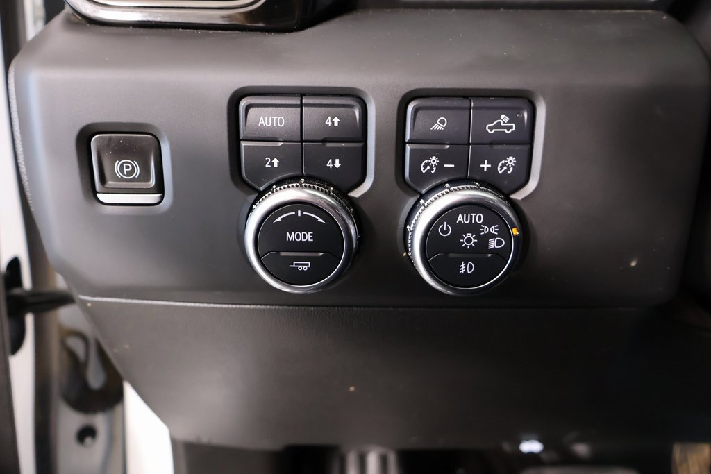 Used 2022 GMC Sierra 1500 AT4 w/ AT4 Preferred Package image 9