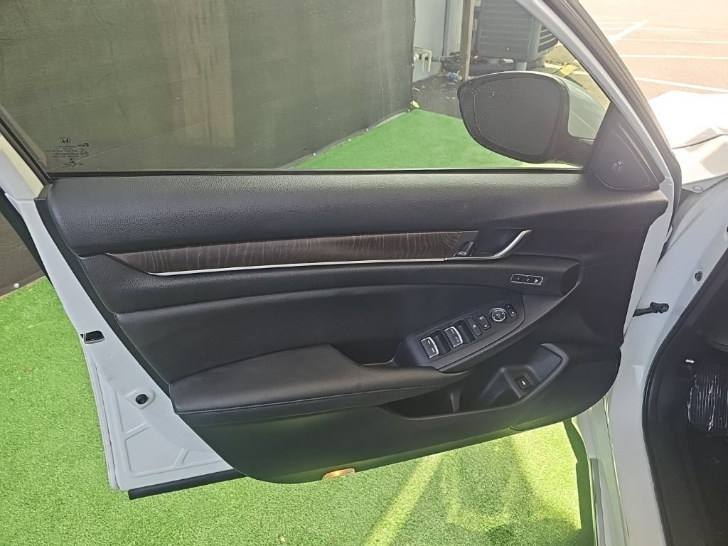 Used 2019 Honda Accord Touring image 30