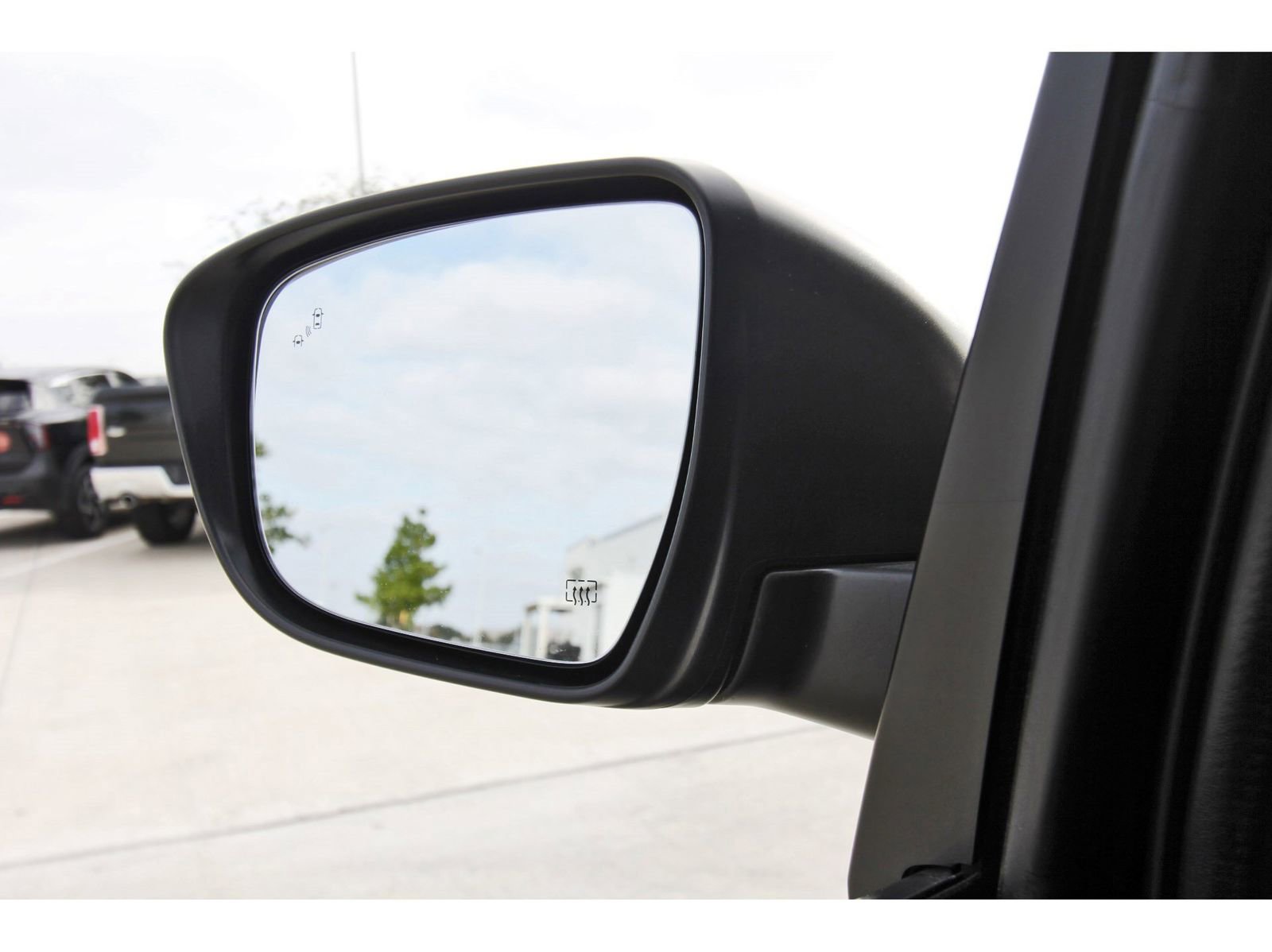 Used 2022 Nissan Frontier SV image 10