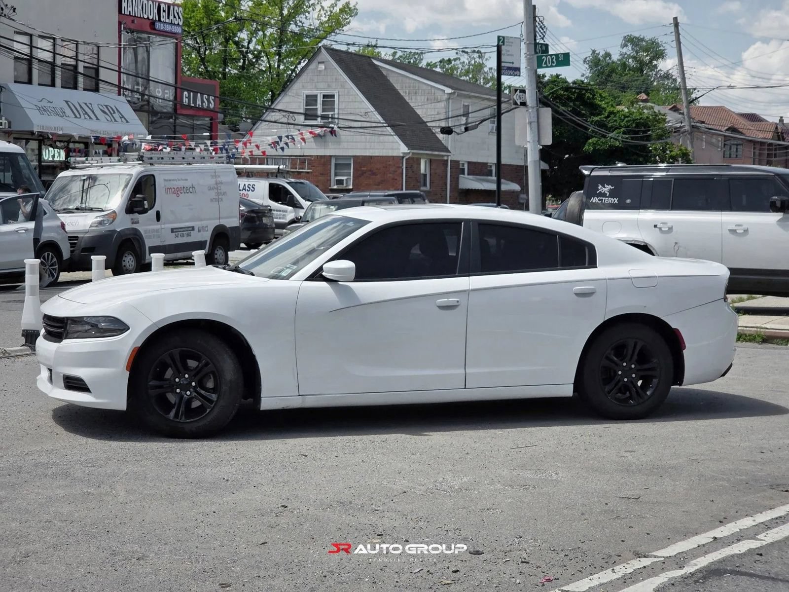 Used 2019 Dodge Charger SXT w/ Leather Interior Group RWD image 5
