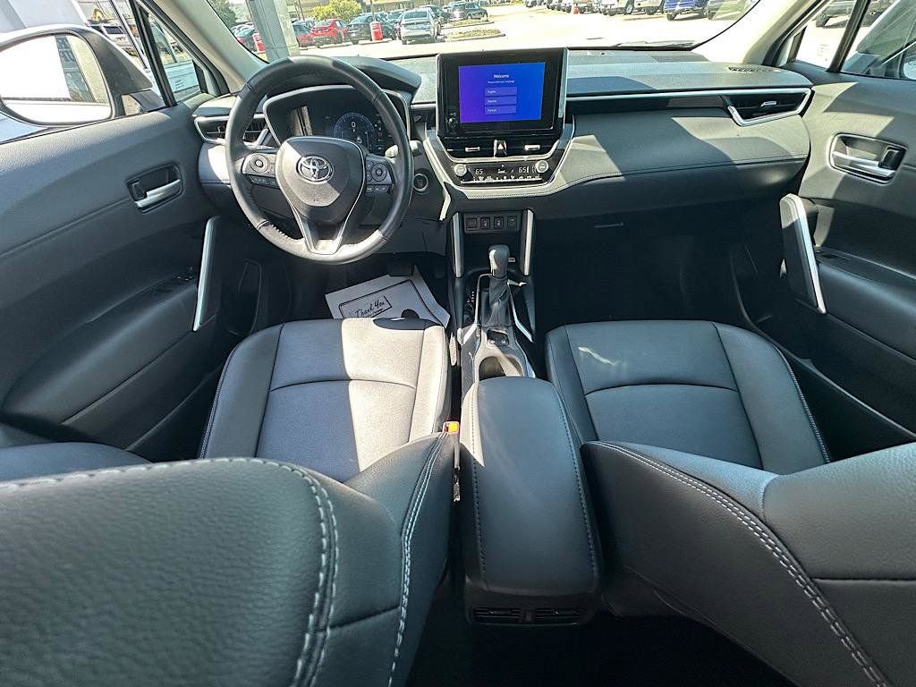 Certified 2023 Toyota Corolla Cross XLE image 18
