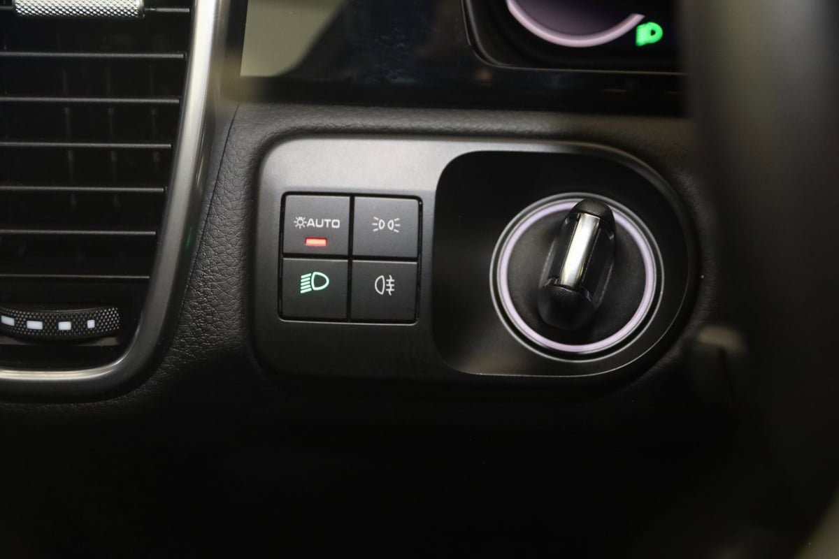 Used 2023 Porsche Cayenne Coupe image 55