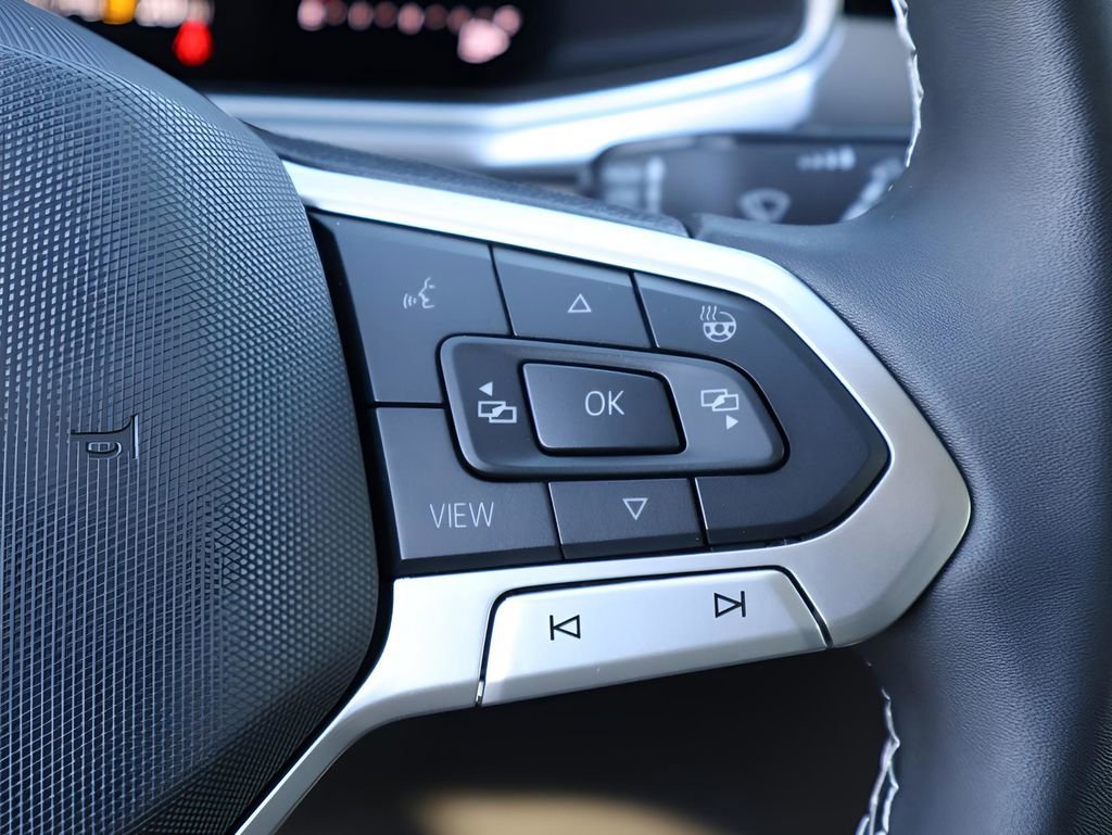 Used 2025 Volkswagen Taos SE image 34