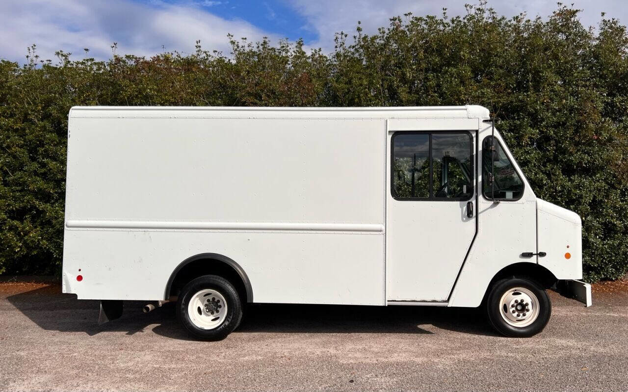 Used 2014 Ford E-350 and Econoline 350 Super Duty w/ A/C Prep Package image 9