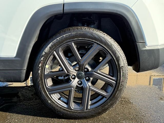 New 2026 Jeep Compass Latitude w/ Sun and Sound Group AWD/4WD image 19