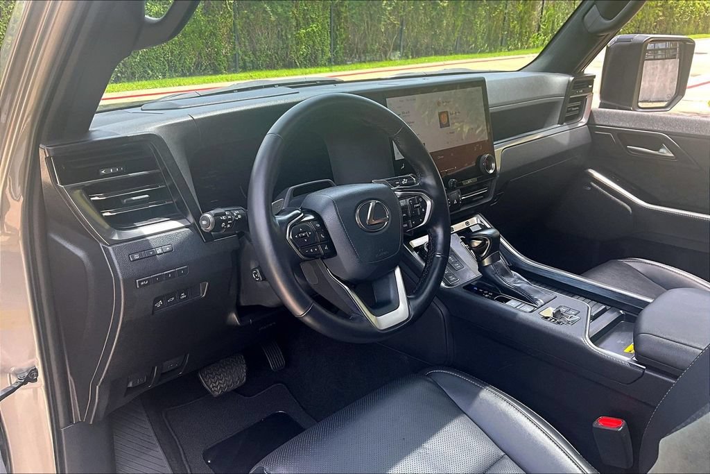 Used 2024 Lexus GX 550 AWD/4WD image 17