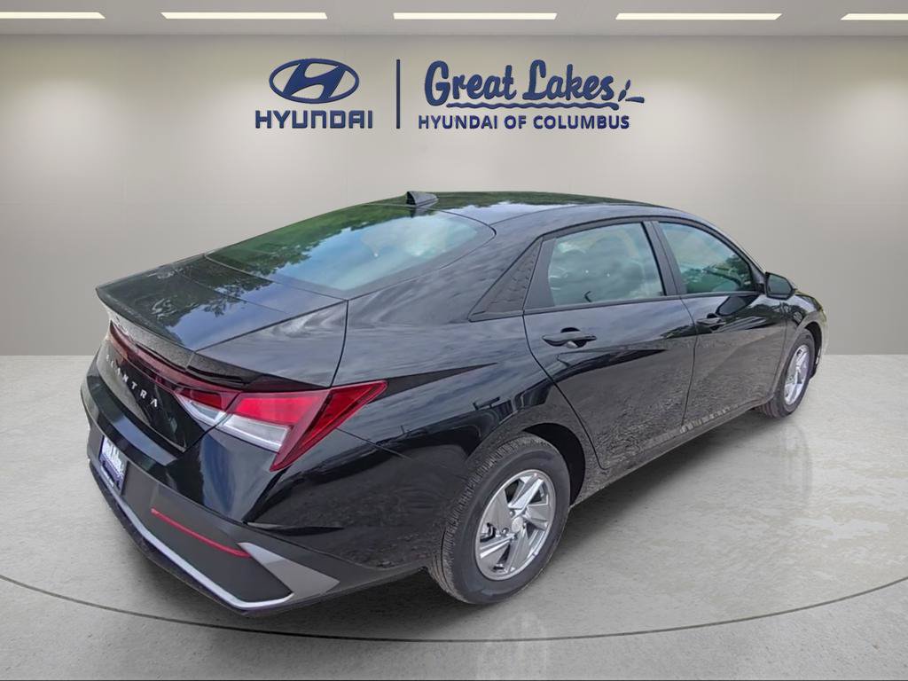 New 2026 Hyundai Elantra SE FWD image 5