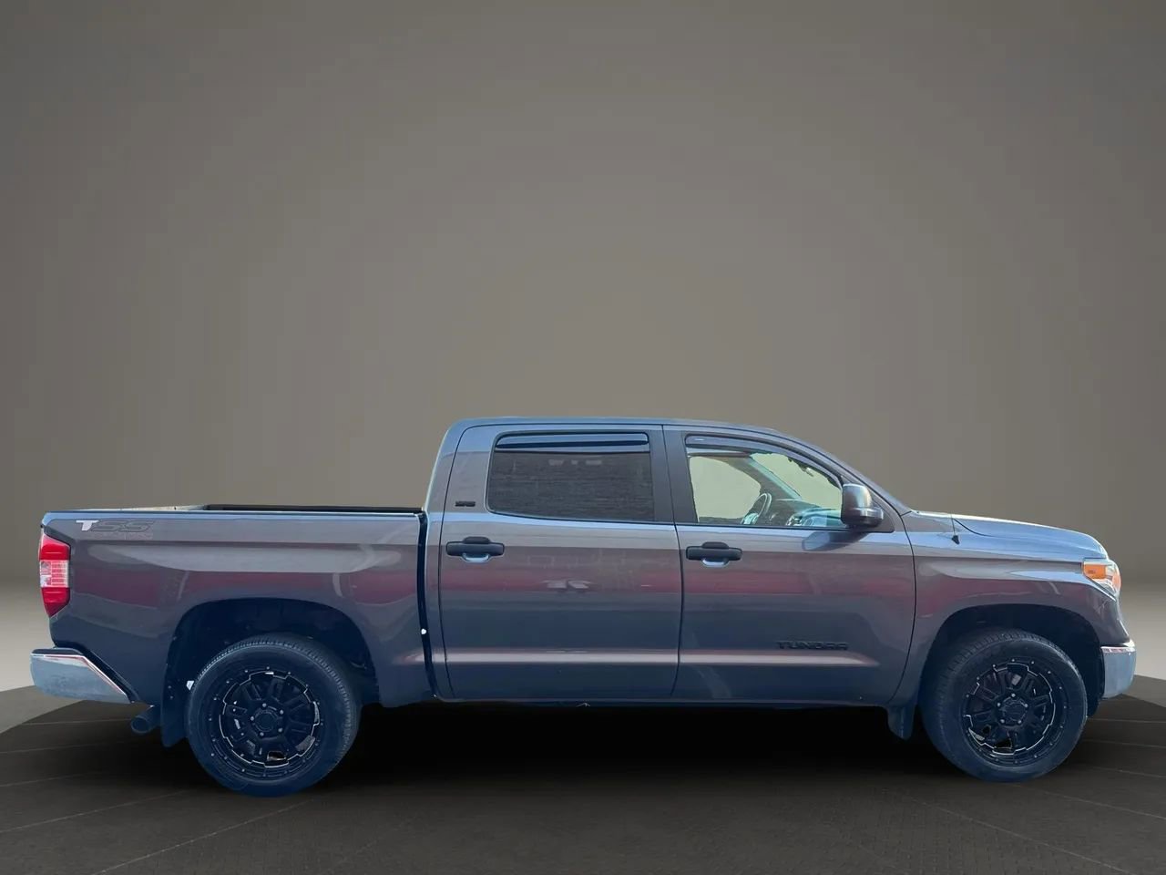 Used 2017 Toyota Tundra SR5 image 10