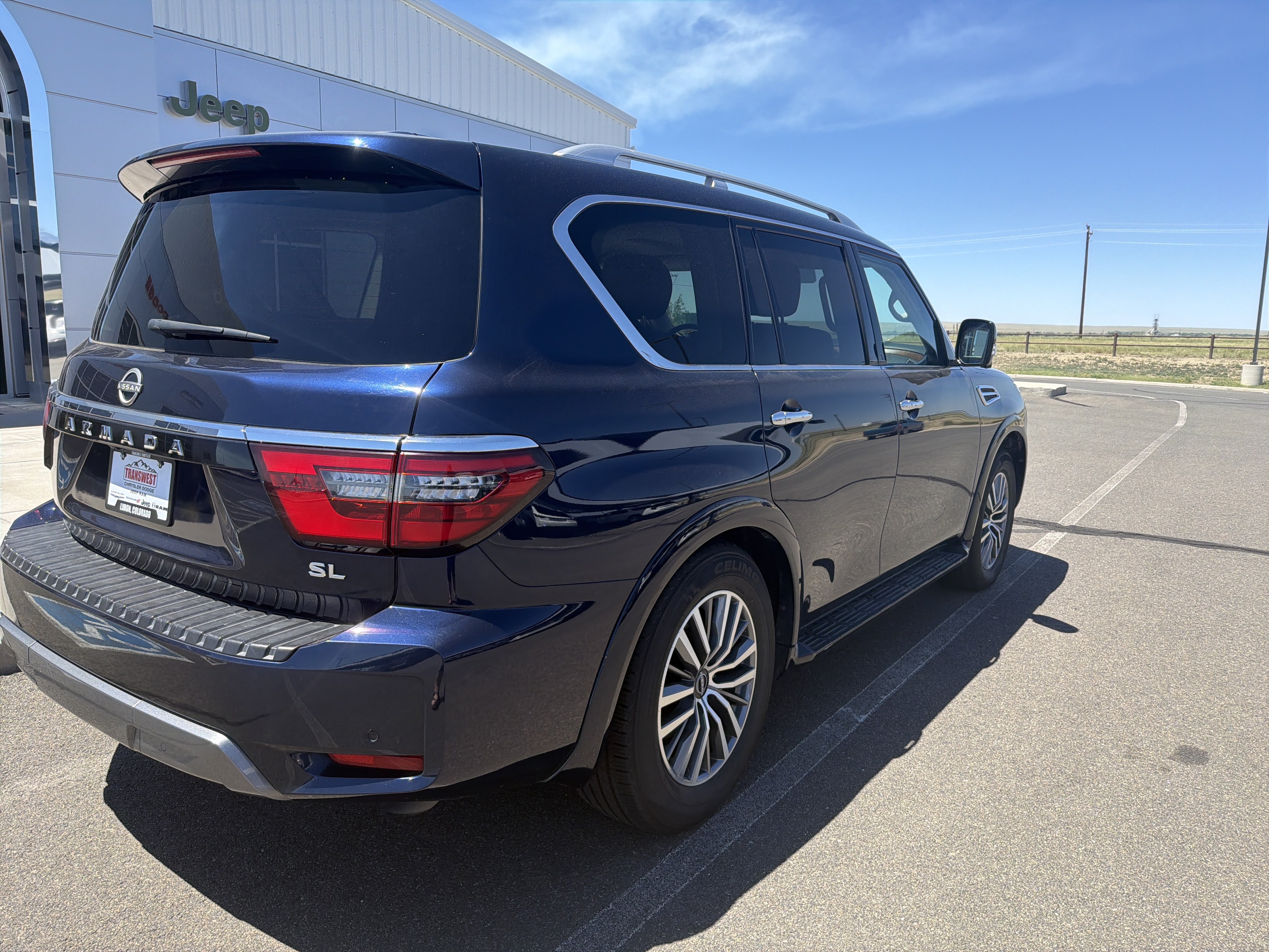 Used 2024 Nissan Armada SL w/ Captain's Chairs Package AWD/4WD image 8