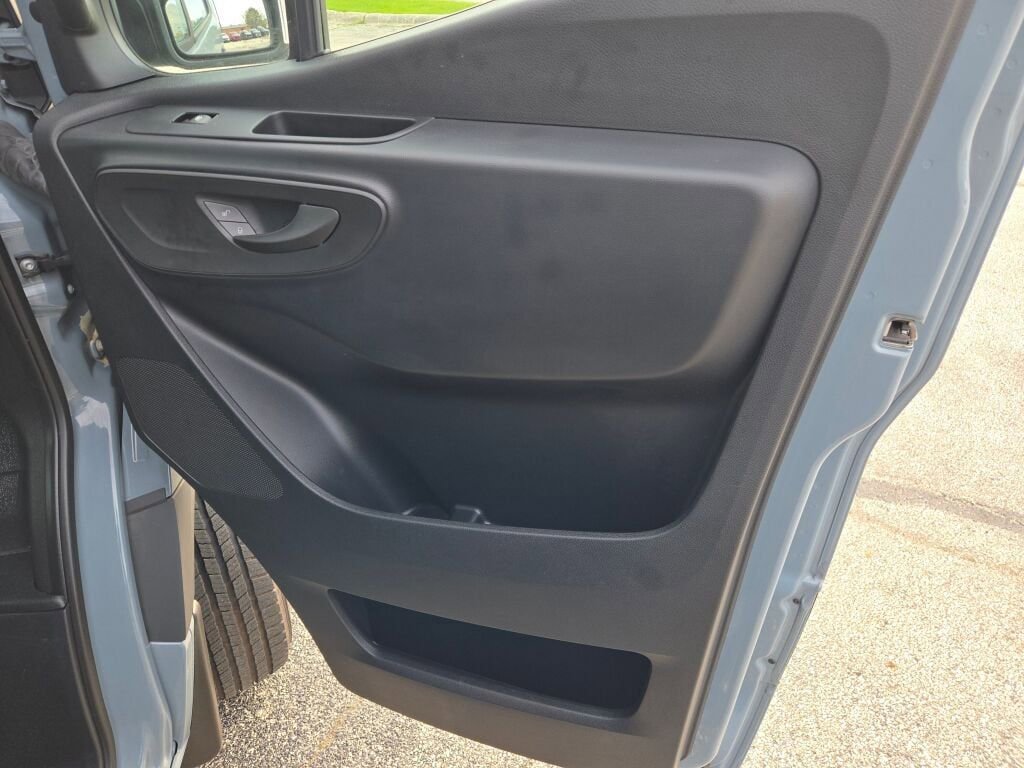 Used 2023 Mercedes-Benz Sprinter 2500 image 6