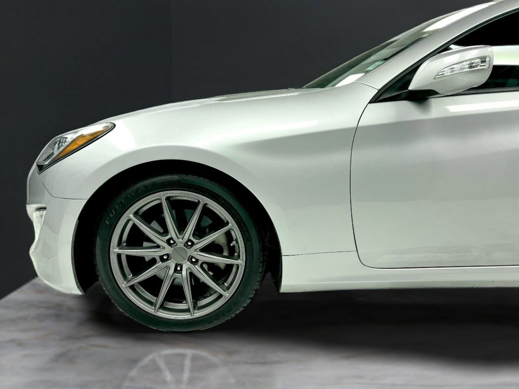 Used 2015 Hyundai Genesis 3.8 image 8
