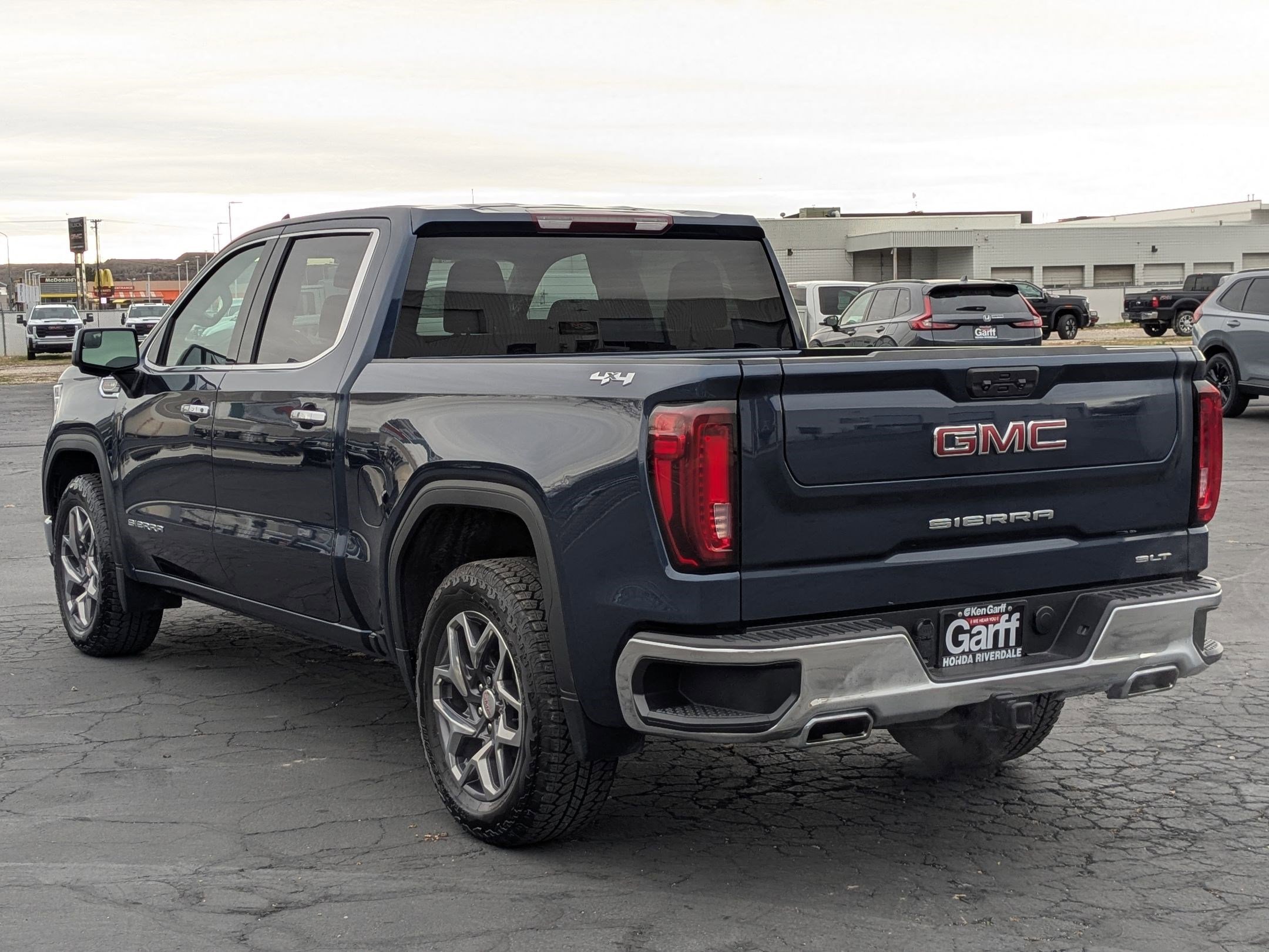 Used 2022 GMC Sierra 1500 SLT w/ SLT Convenience Package image 8