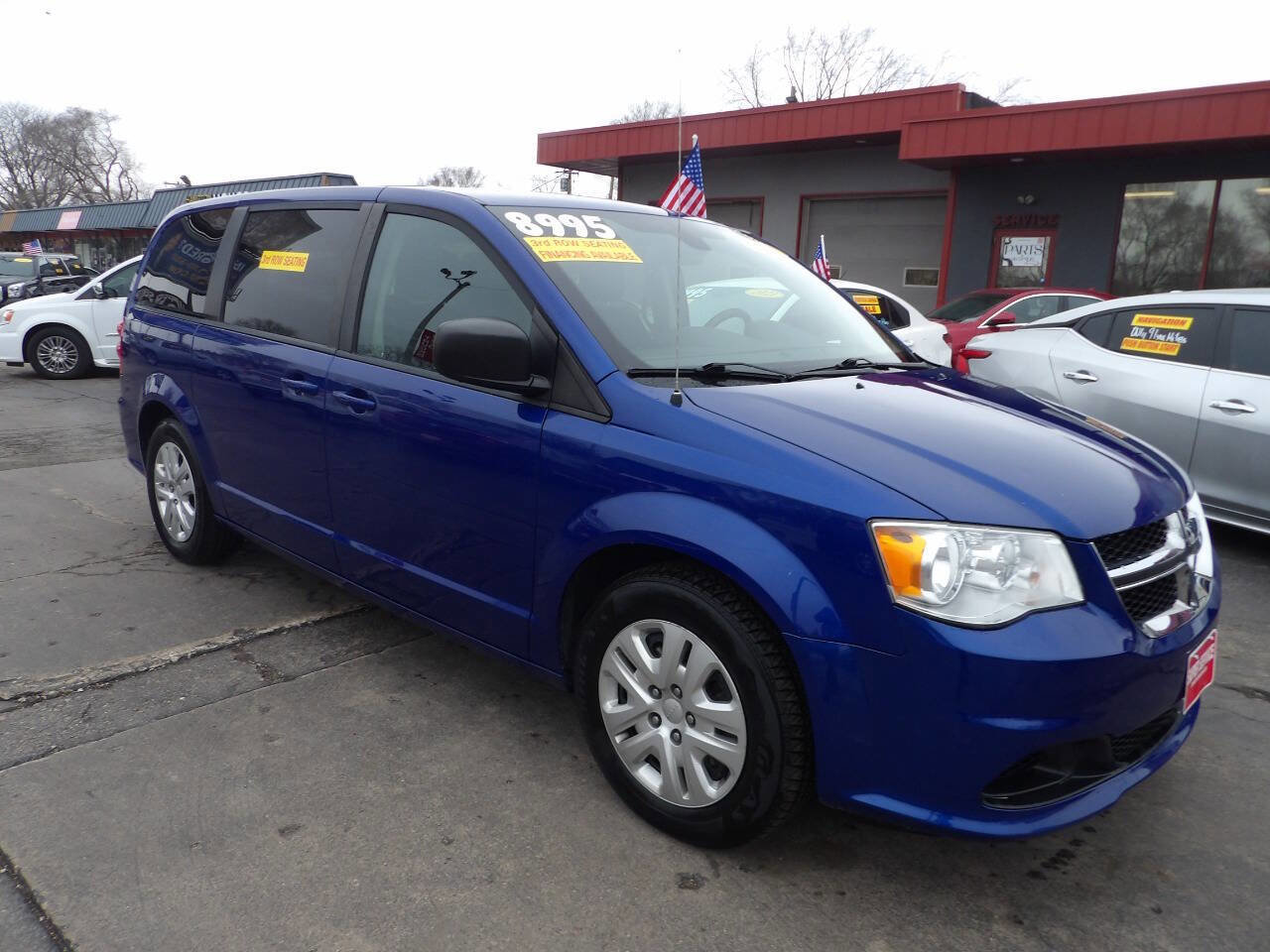 Used 2018 Dodge Grand Caravan SE w/ UConnect Hands-Free Group FWD image 3
