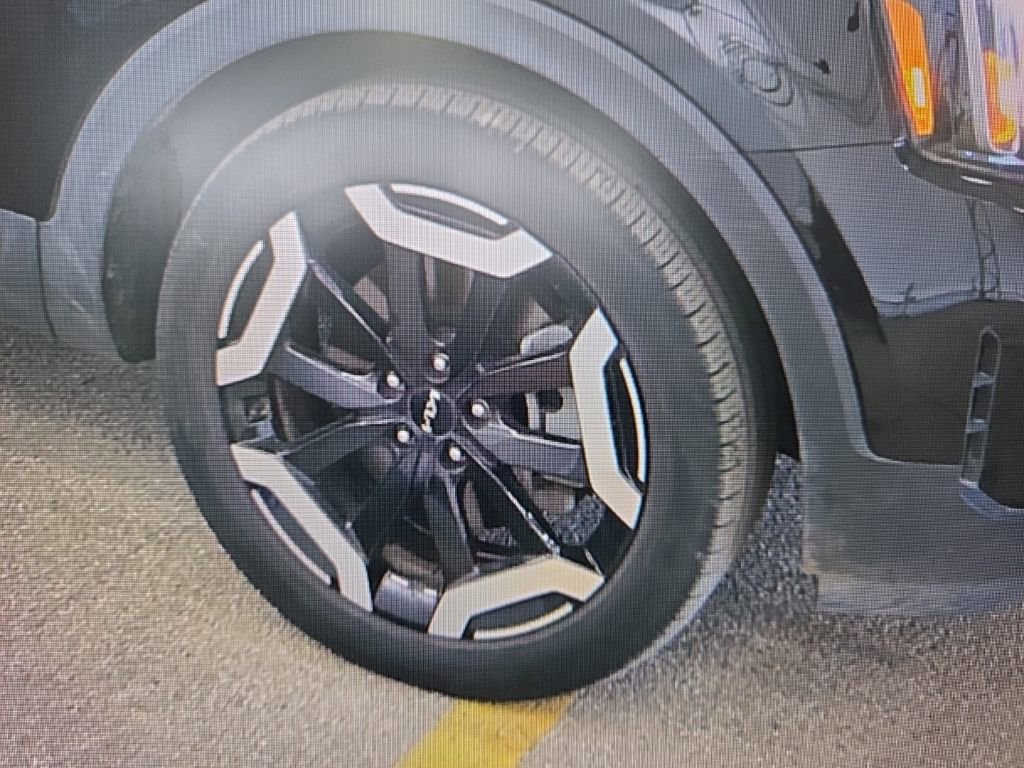 Used 2025 Kia Telluride S image 16