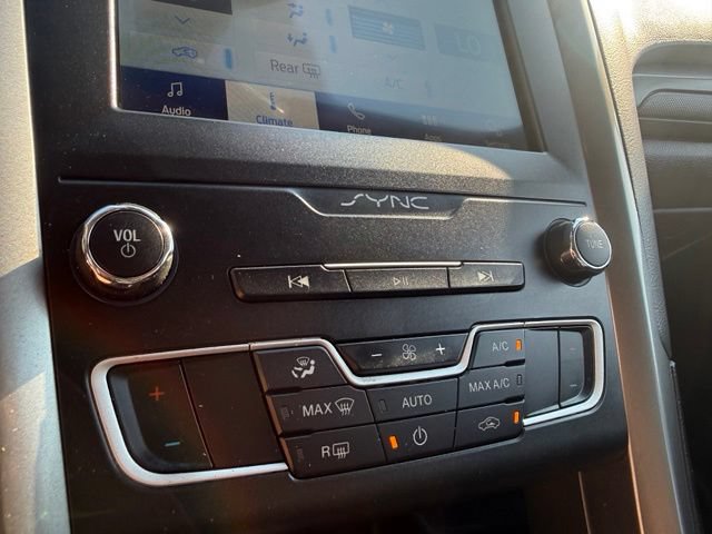 Used 2020 Ford Fusion SE FWD image 24