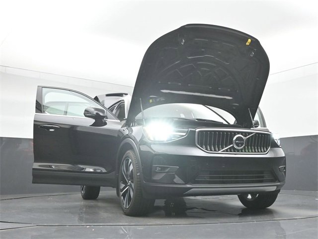 Used 2024 Volvo XC40 B5 Plus w/ Protection Package Premier image 54