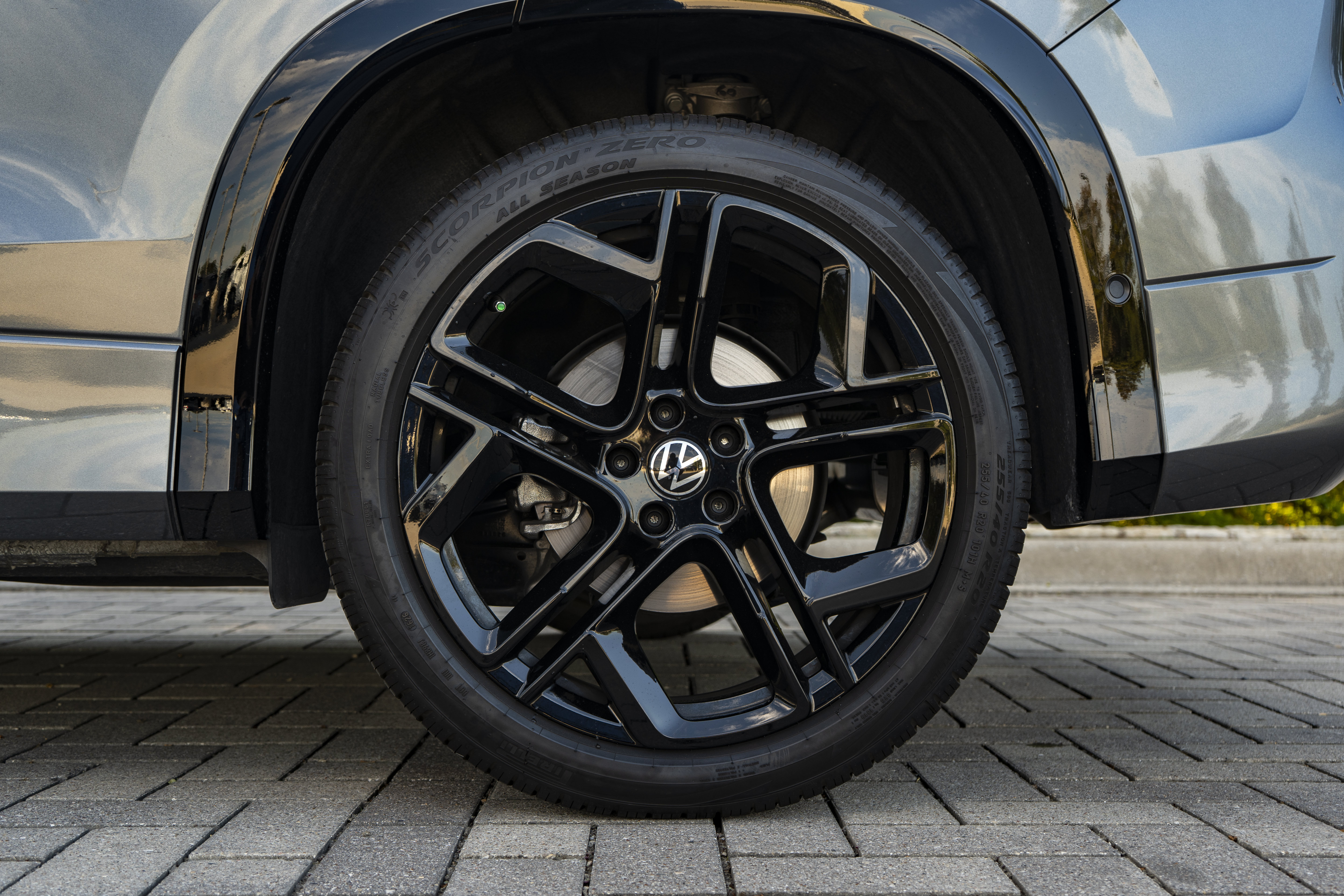 Certified 2026 Volkswagen Tiguan SE R-Line FWD image 14