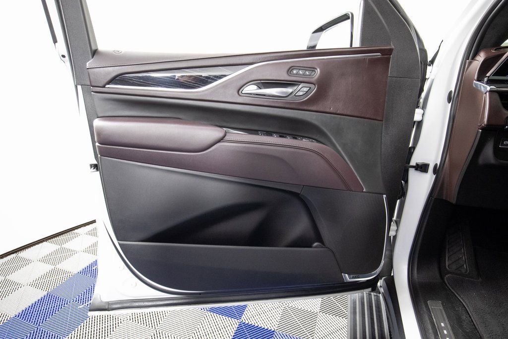 Used 2023 Cadillac Escalade V w/ LPO, ONYX Package image 19
