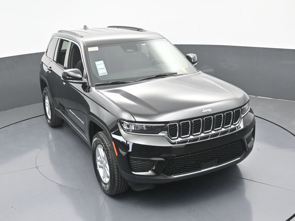 Used 2025 Jeep Grand Cherokee Laredo AWD/4WD image 48