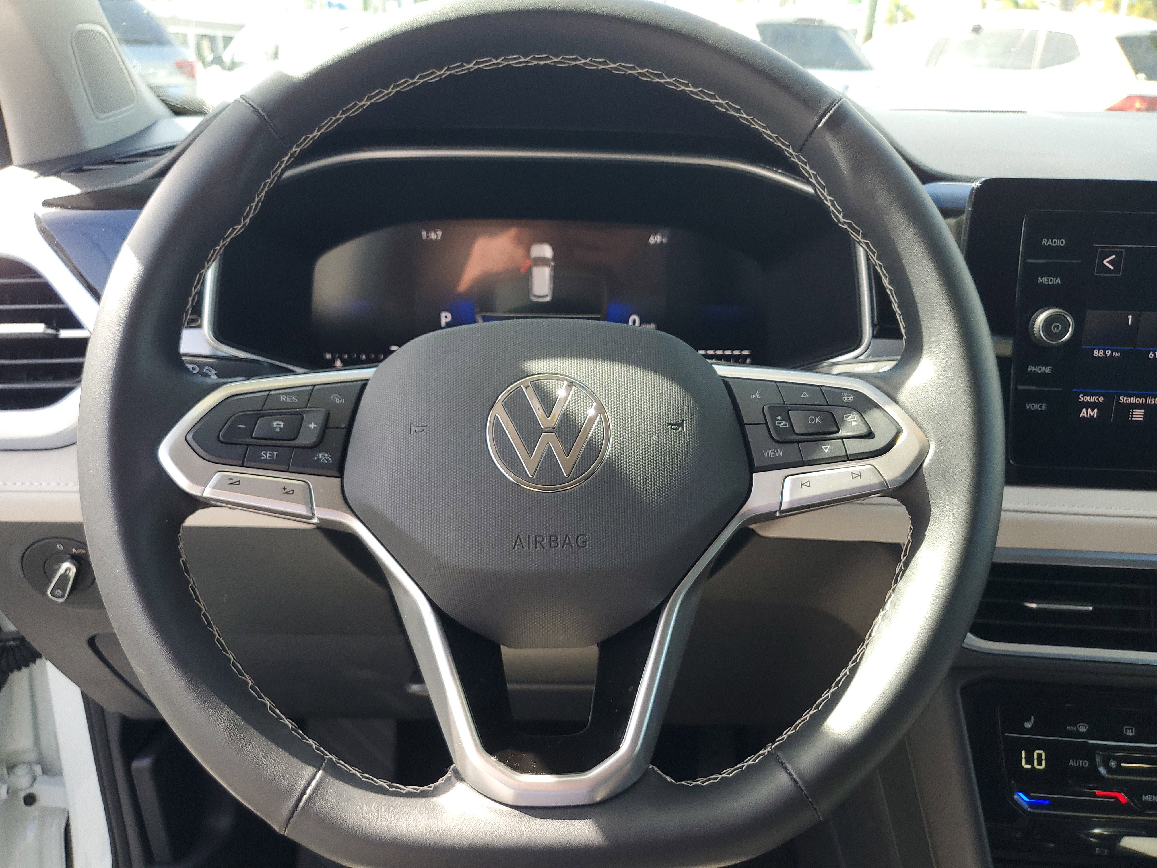 Used 2025 Volkswagen Taos SE image 28