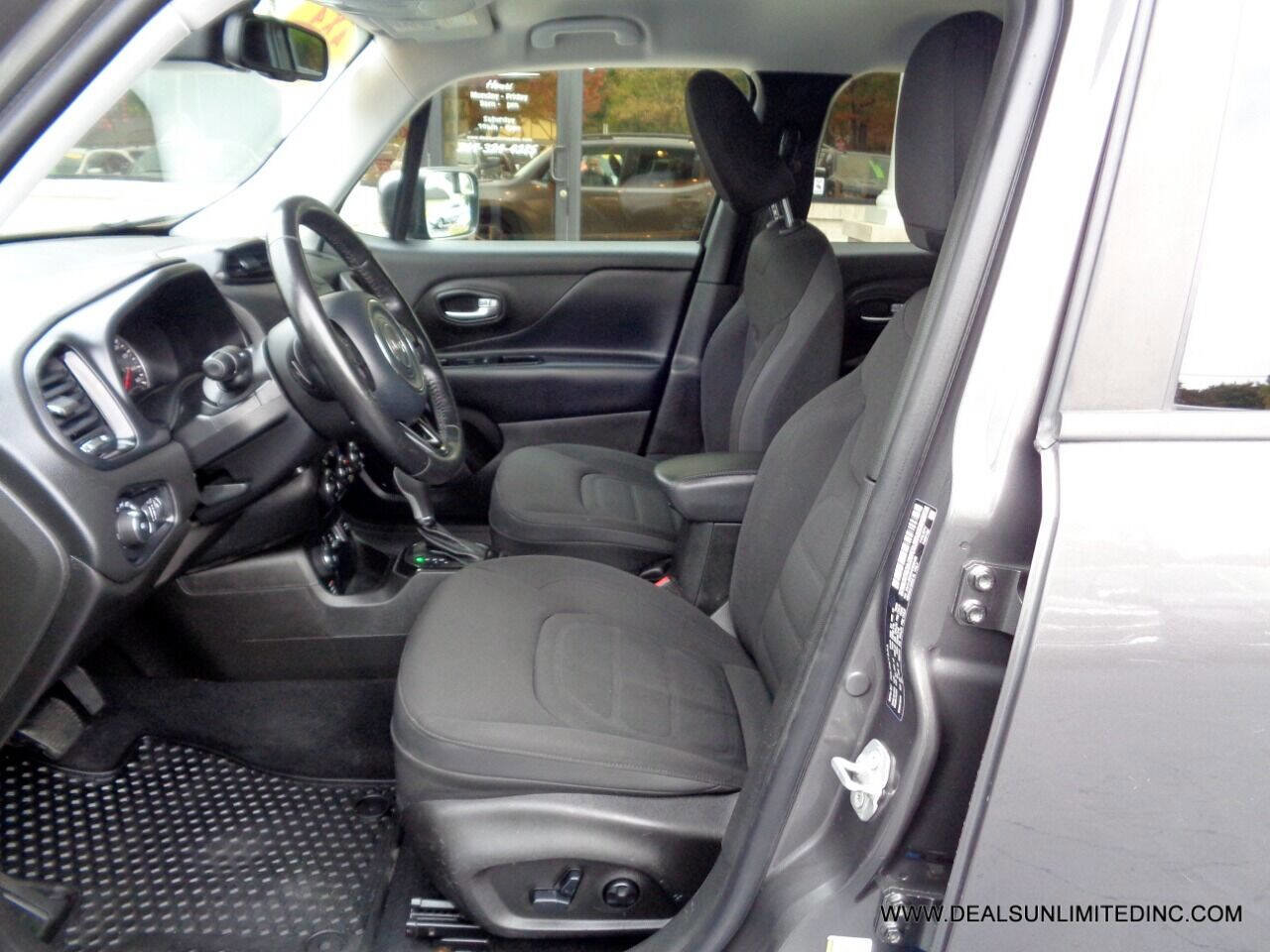 Used 2017 Jeep Renegade Altitude image 8