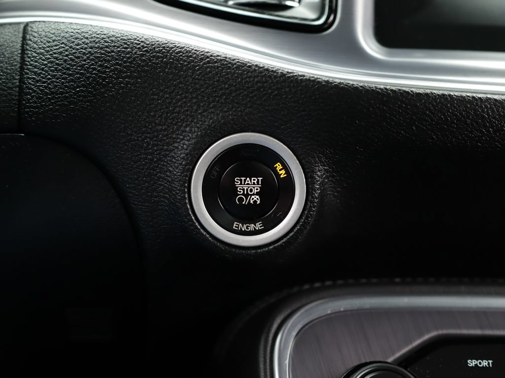 Used 2016 Dodge Challenger SXT RWD image 16