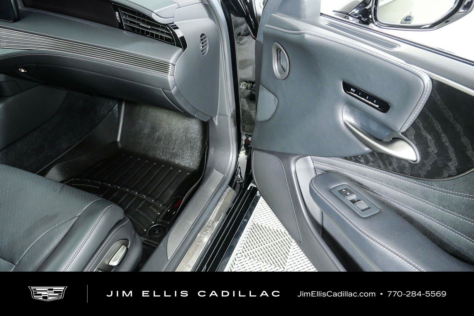 Used 2021 Lexus LS 500 w/ Accessory Package (Z1) RWD image 25