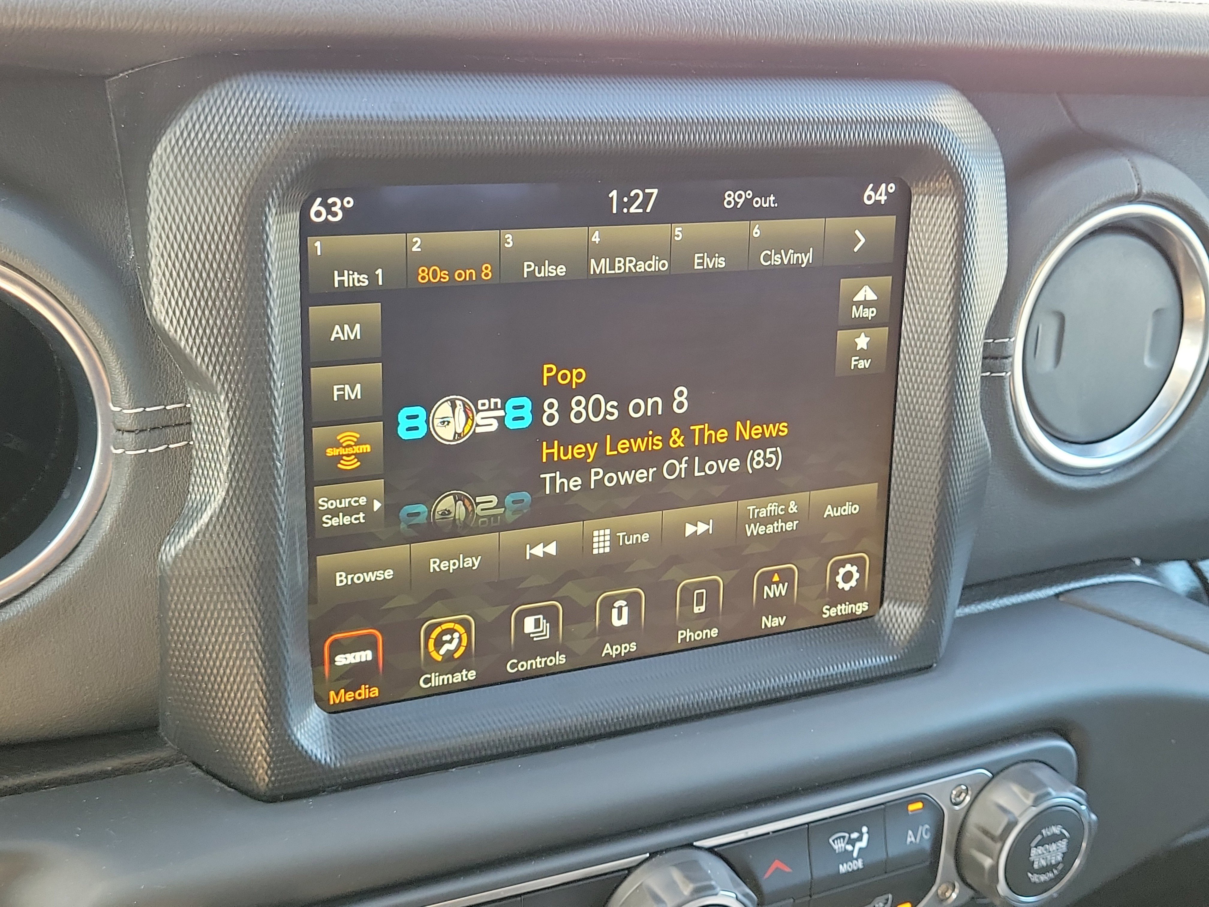 Used 2022 Jeep Wrangler Unlimited Sahara image 17