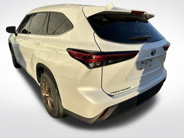 Used 2022 Toyota Highlander Bronze Edition AWD/4WD image 6